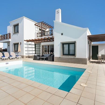 Camelot Holiday Homes By Livvo Playa Blanca  Exterior photo