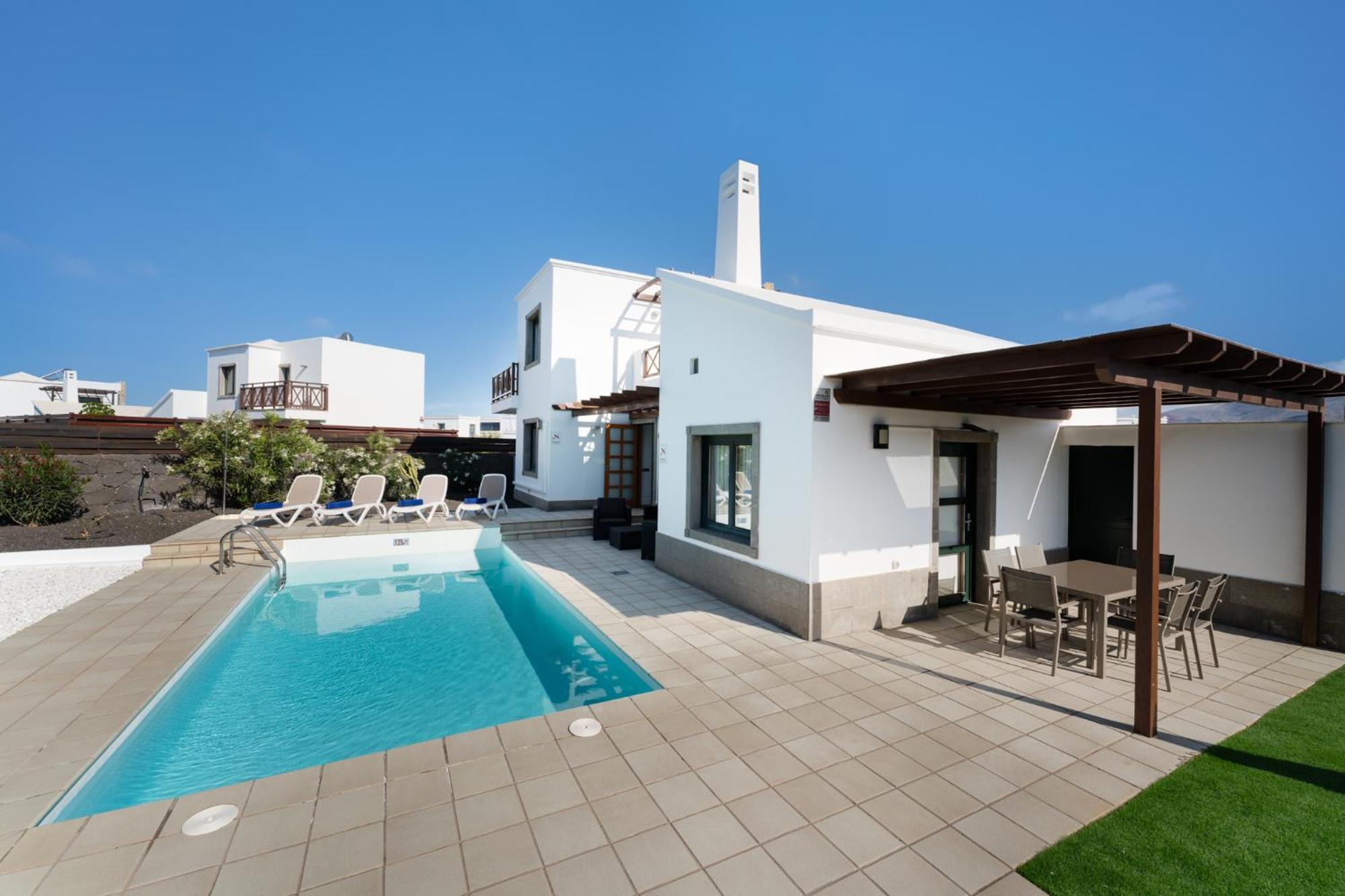 Camelot Holiday Homes By Livvo Playa Blanca  Exterior photo