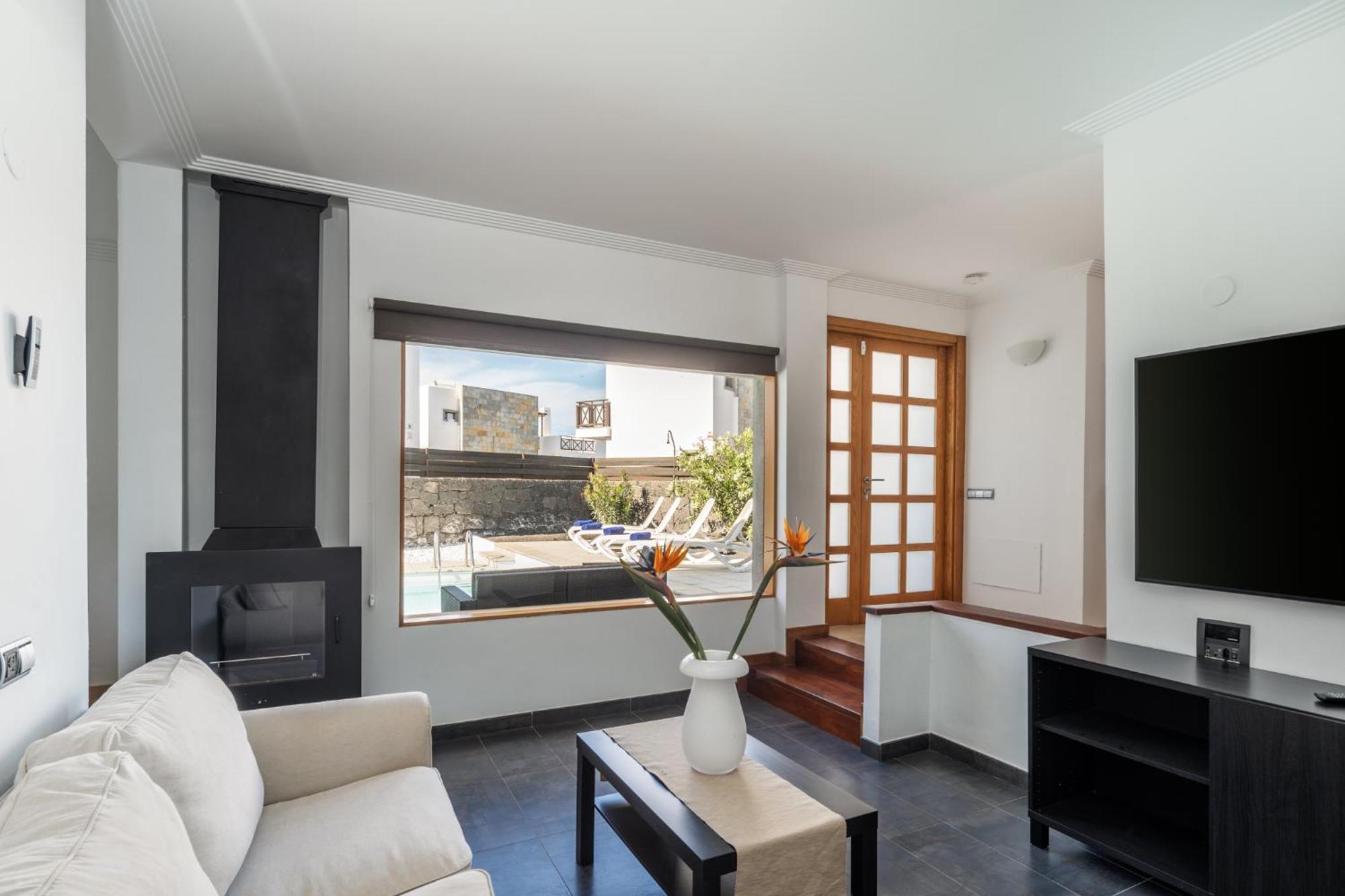 Camelot Holiday Homes By Livvo Playa Blanca  Exterior photo