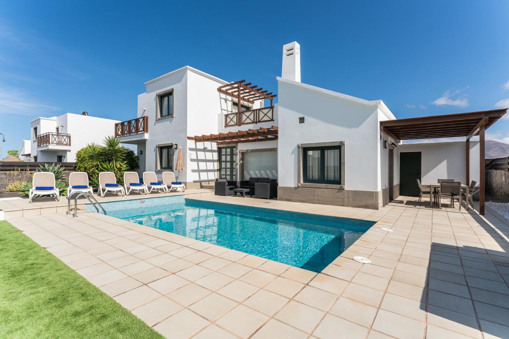Camelot Holiday Homes By Livvo Playa Blanca  Exterior photo
