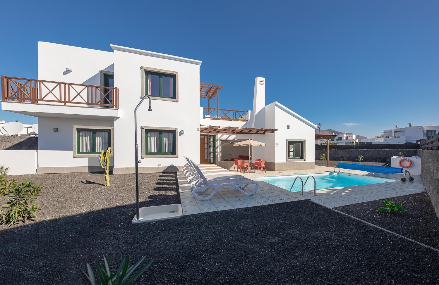 Camelot Holiday Homes By Livvo Playa Blanca  Exterior photo