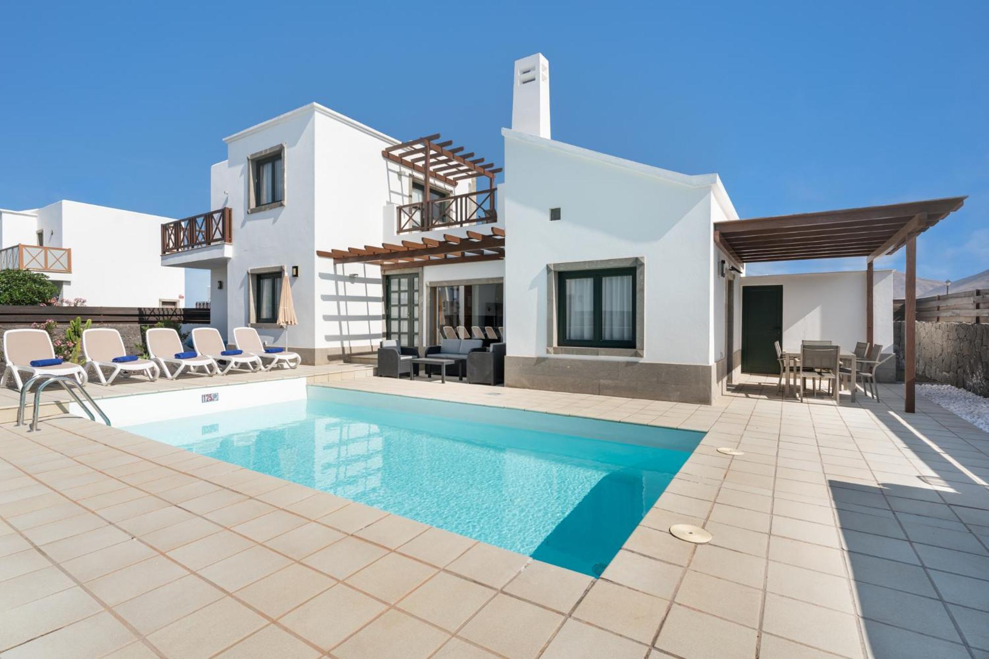 Camelot Holiday Homes By Livvo Playa Blanca  Exterior photo