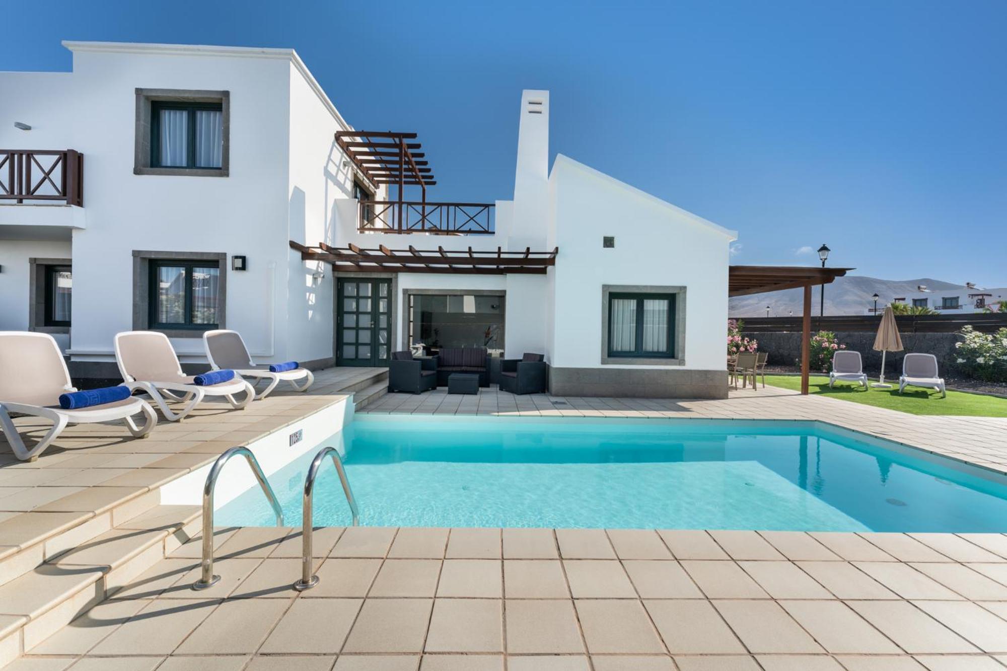 Camelot Holiday Homes By Livvo Playa Blanca  Exterior photo