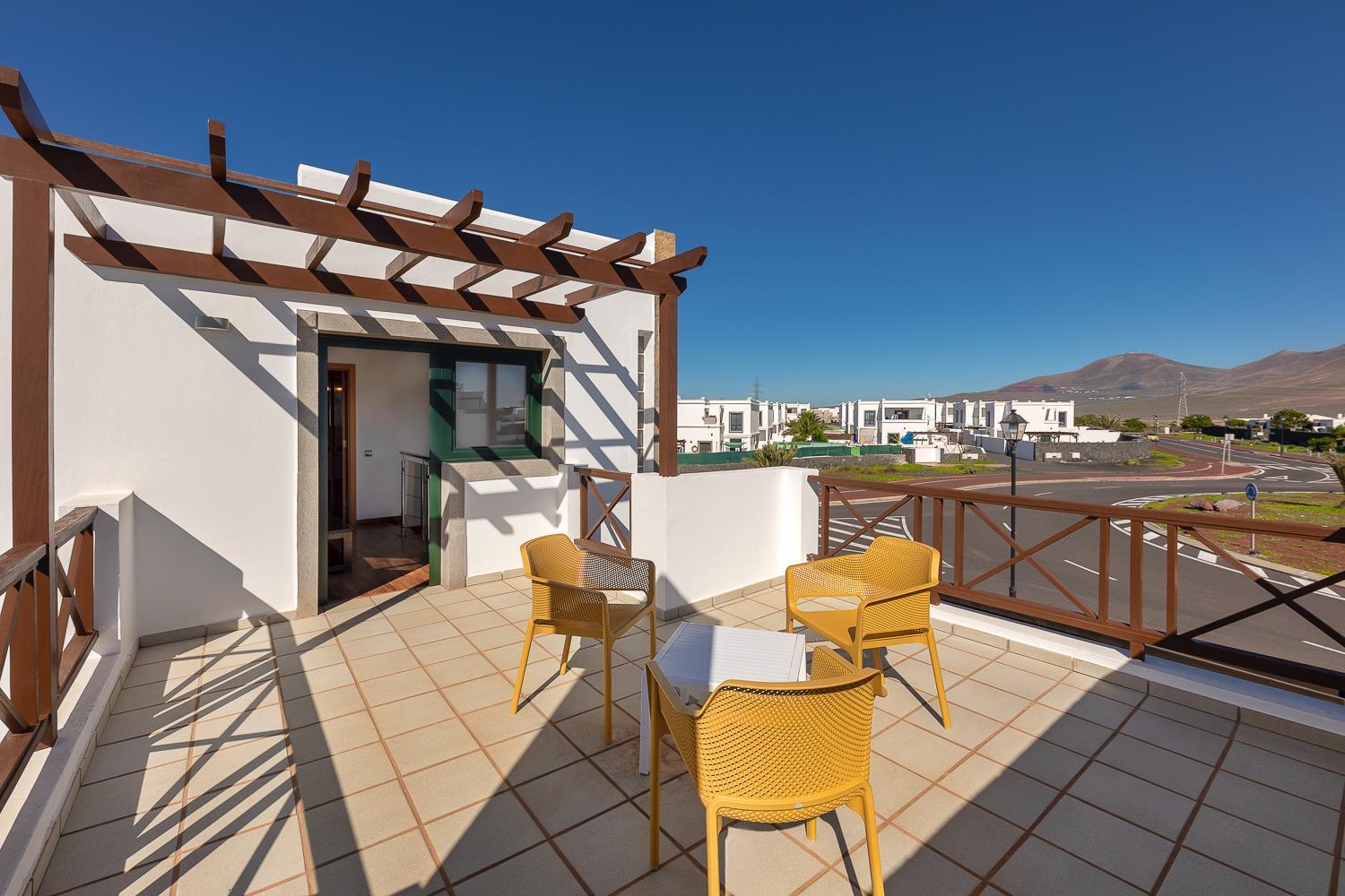 Camelot Holiday Homes By Livvo Playa Blanca  Exterior photo